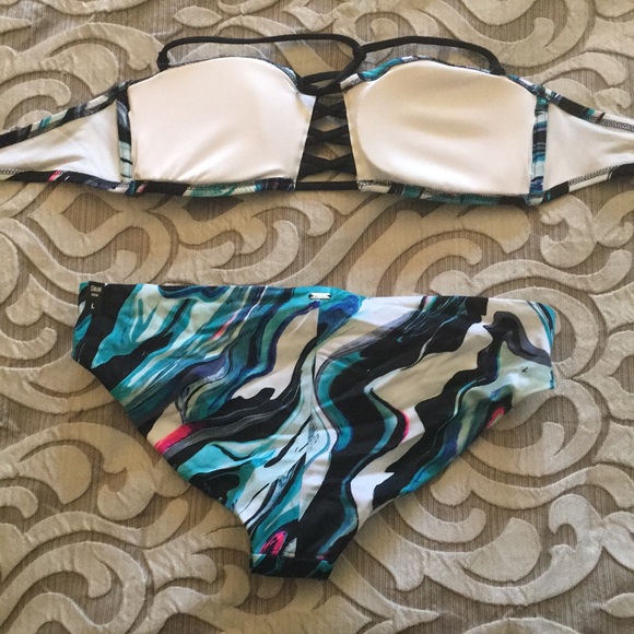 Discontinued!!! Pink Victoria Secrets swimsuit - Picture 2 of 2